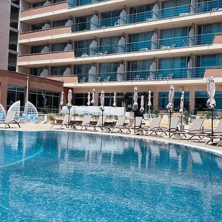 فندق Sandy Bay 4*